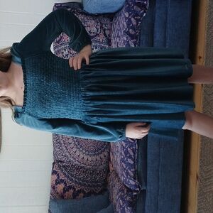 NWOT Girls size 8, Teal Velvet dress, Zahara
